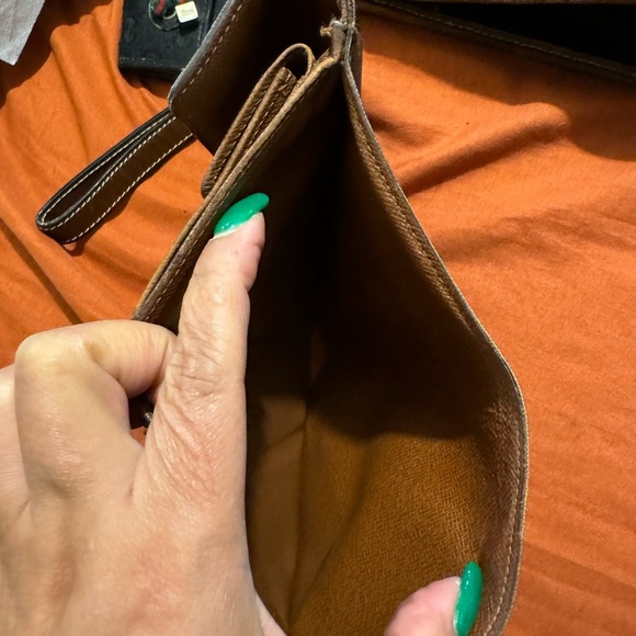 LV monogram medium sized wallet - Picture 2 of 11